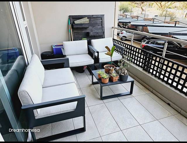 2 BEDROOM APARTMENT FOR SALE IN BRYANSTON